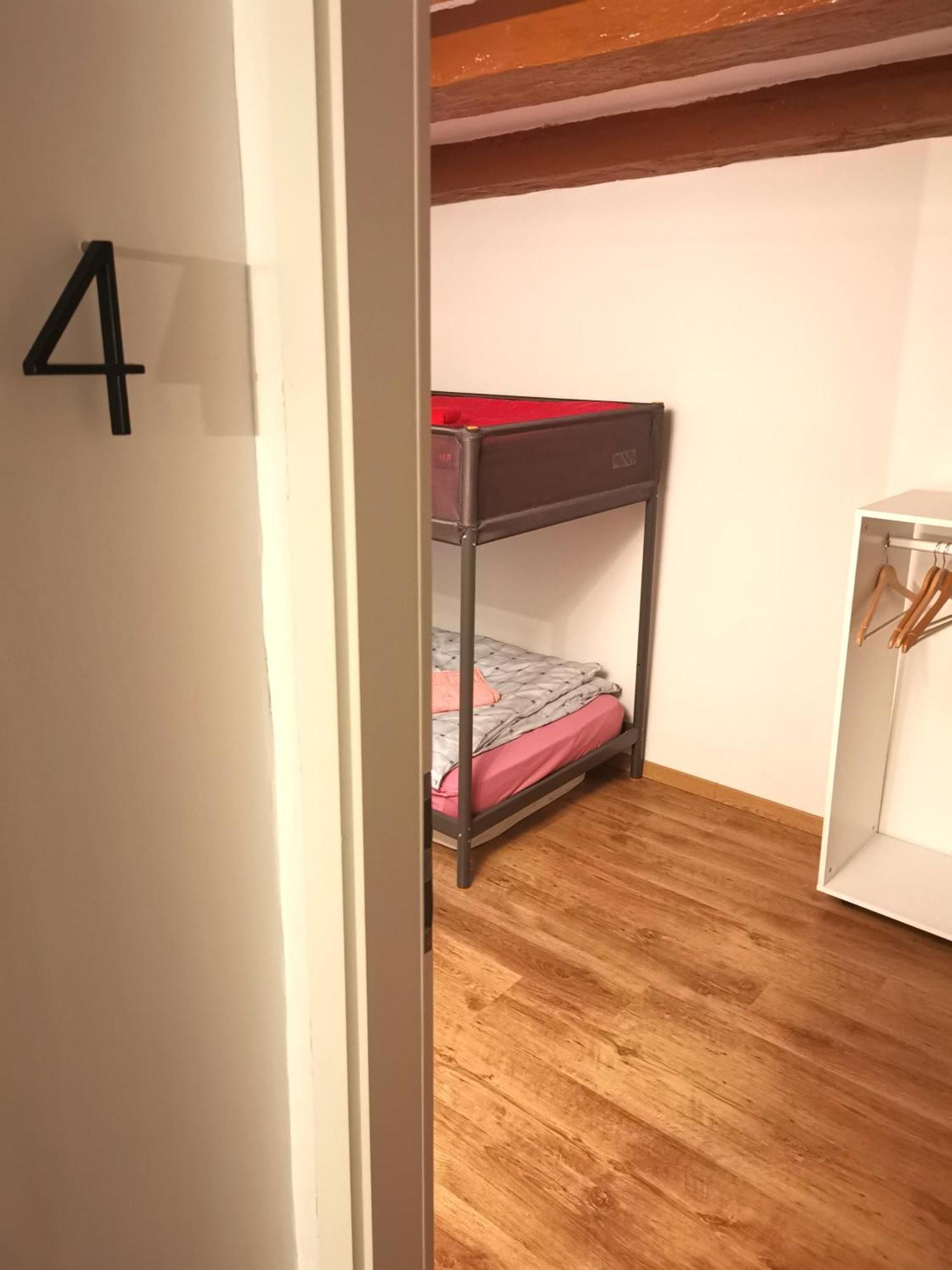 拉纽维尔 La Bergerie旅舍 外观 照片